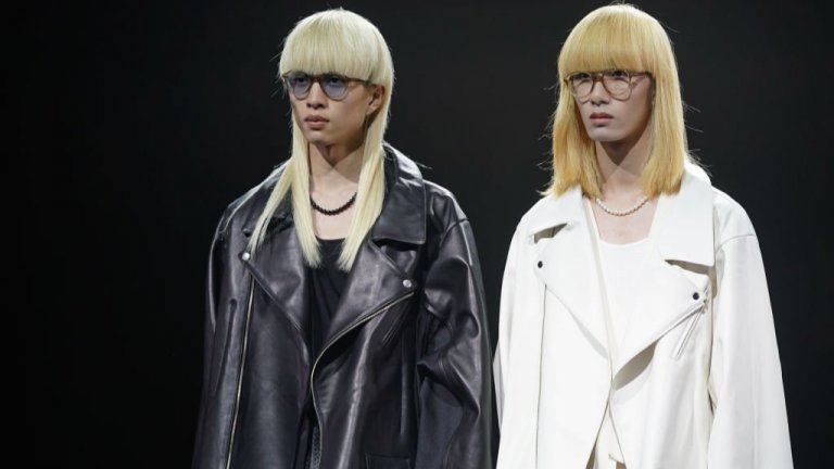 Зимните якета за тази зима са в смели цветове. Модерни остават кожените якета и за дамите. Изберете такова с пухкава подплата, за да ви е гарантирано топло. Освен това моделът позволява под него да сте с тънка блуза и да не умирате от студ.