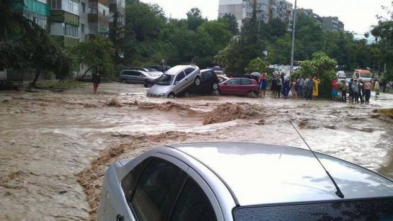 19 млн. лева са нужни за възстановяване на варненския квартал "Аспарухово". Въпреки че община Варна вече е подала първична информация - Министерски съвет не е дал нито лев от бюджета за бедствия.