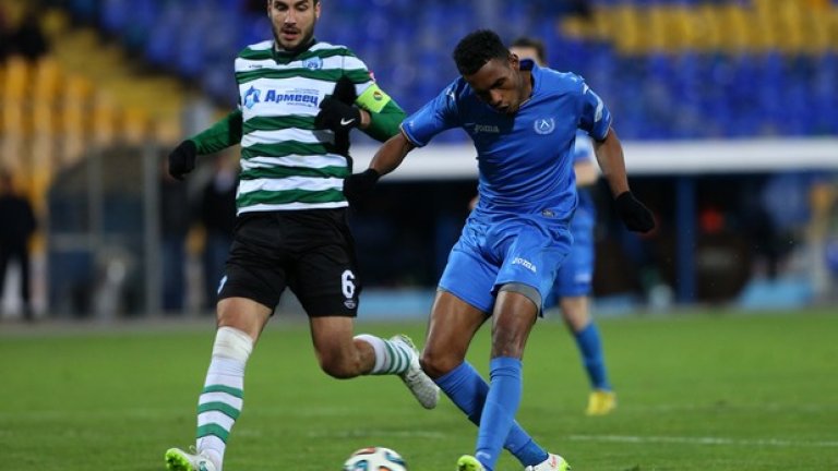 Либан Абди открива резултата за Левски.