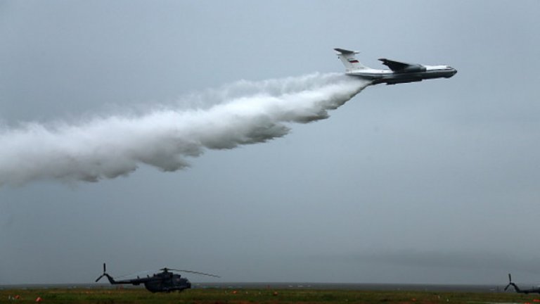 ИЛ-76 е модел транспортен самолет, разработен през 70-те години на 20 век, който се използва за превоз на товари и хора, както и за огледи и разузнавателни работи.