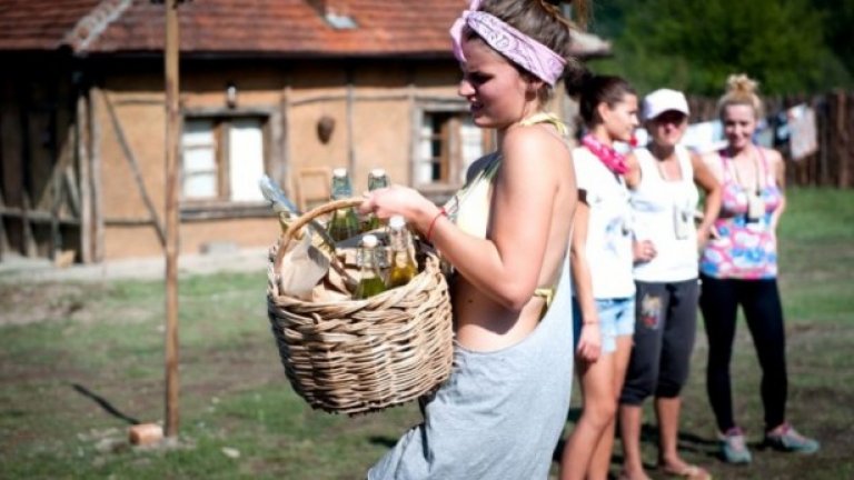 Въпреки че бяхме скептични към „Фермата" по bTV, там например прави впечатление интересният каст. Имаме налице, че и на село, почти всички стандартни типажи от българската действителност