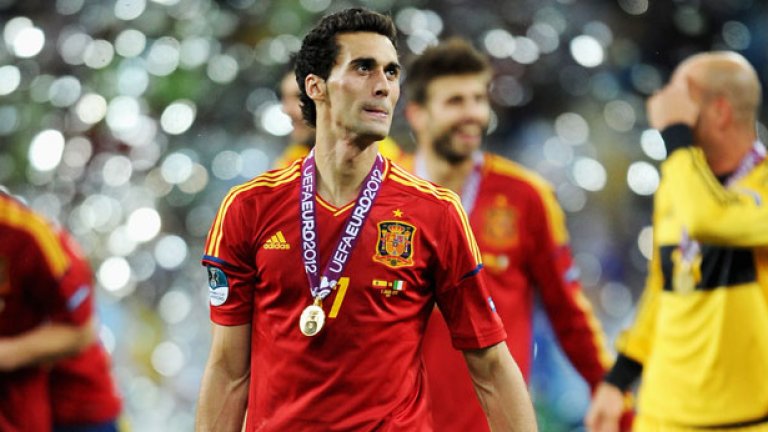 "Спартанецът" Арбелоа спечели две индивидуални класации на Евро 2012 - за най-много шпагати и за най-фаулиран играч