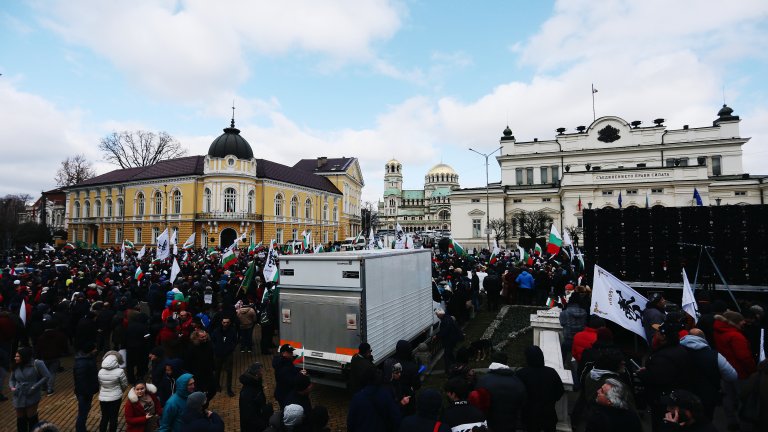Протестиращи опитаха да влязат в парламента