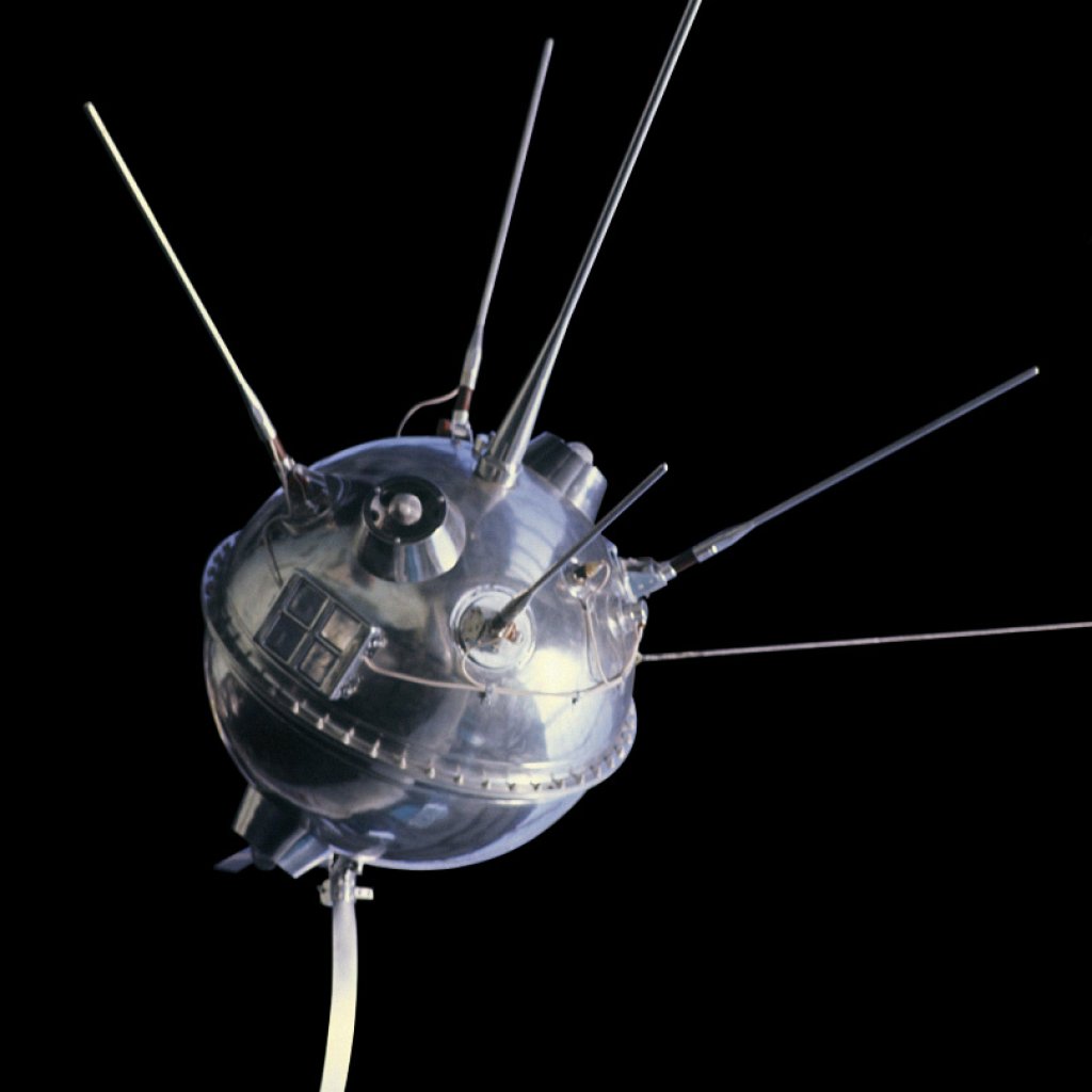 RIAN_archive_510848_Interplanetary_station_Luna_1_-_blacked