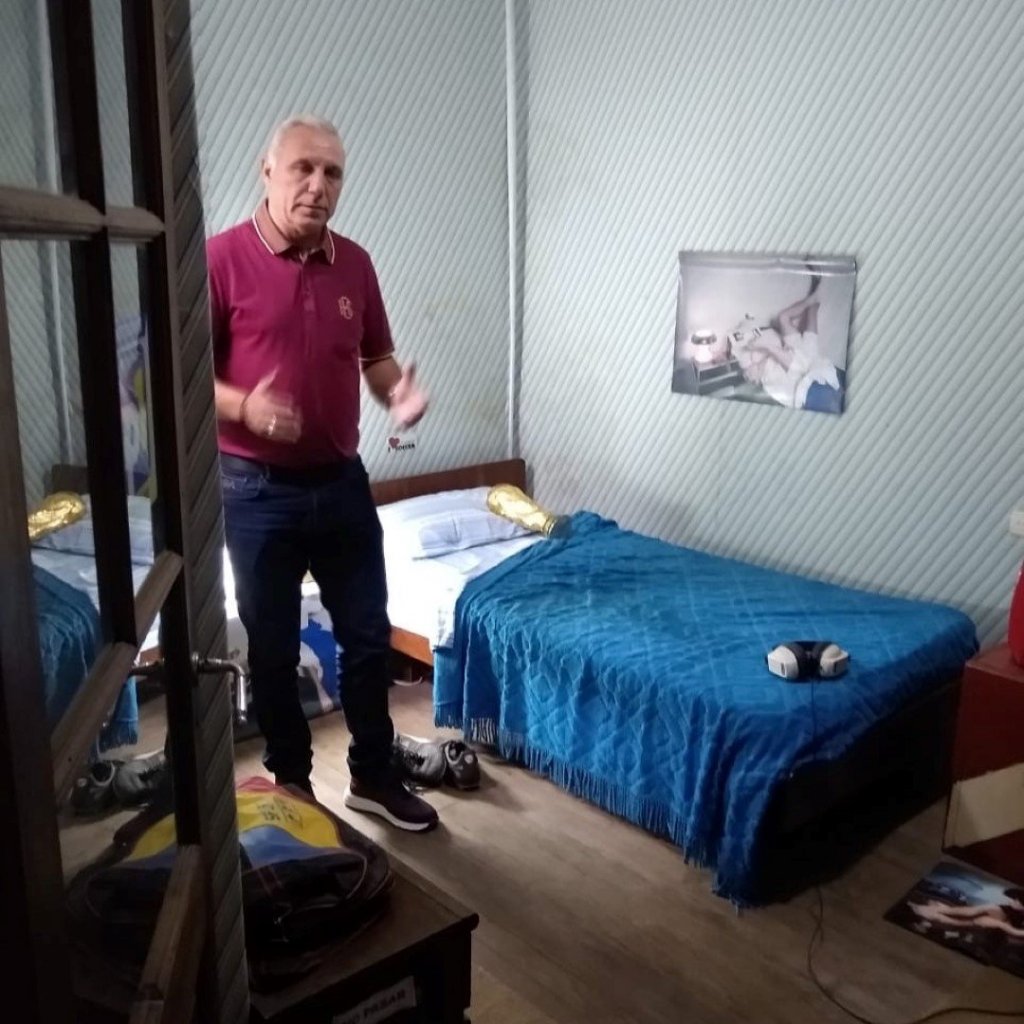 Христо Стоичков прегърна сестрата на Марадона в дома на легендата