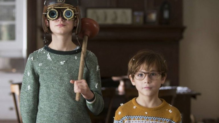 The Book of Henry
Историите за изключително умни момчета, които живеят сами с майките си и по-малките си и далеч не толкова умни братя, са от затрогващия тип. Особено когато има и красиво съседско момиче, което е малтретирано от зъл, но уважаван пастрок. 
Концепцията е интересна, макар и не за всеки вкус, актьорският състав също е на ниво, но самата история е толкова усложнена, че започва да стои изкуствено. А силата на подобен тип филми е именно в способността им да те накарат да повярваш в доброто. Изгуби ли се това, целият филм губи смисъл.