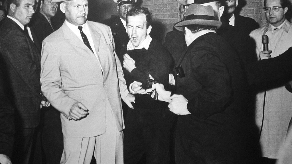 Ruby_shoots_Oswald
