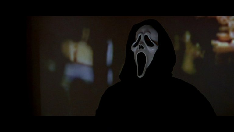 Ghostface – „Писък“ 
Той ти звъни по телефона, след това изведнъж се появява от някоя тъмна част на къщата ти, за да те убие по брутален начин. Ти си мислиш, че ще се измъкнеш, но истината е, че няма да успееш. Създаден от майстора на комерсиалния психотрилър Уес Крейвън и сценаристът на първия „Писък“ – Кевин Уилямсън, той е Ghostface – убиецът на дразнещи тийнейджъри. Маската на Ghostface е базирана на най-известната картина на художника Едвард Мунк – „Викът“. Именно затова и филмът носи това име. Ghostface винаги е различен персонаж от поредицата, тоест убиецът винаги е някой от участниците в трагедията, но когато е под маската гласът му е озвучен от актьора Роджър Л. Джаксън. Ghostface е един от емблематичните образи за страшен сериен убиец, когото не искаш да срещаш вечер вкъщи.