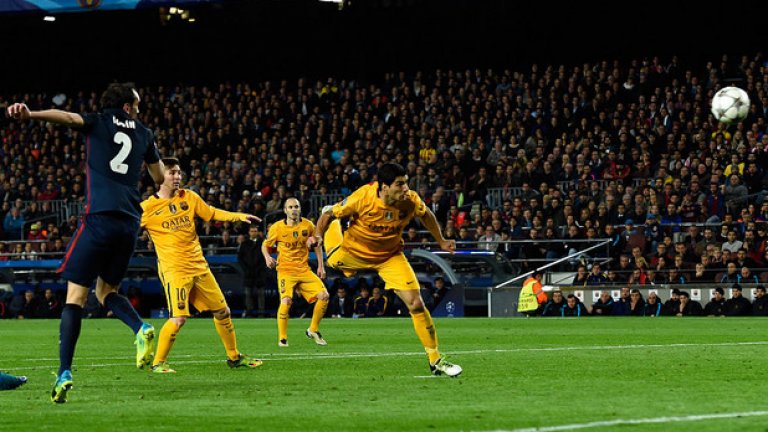 1. Луис Суарес е човекът за големите мачове в Барселона
Преди беше Лионел Меси. Аржентинецът обаче, малко по малко, е изтеглян все по-назад в схемата на Барса, като голове се чакат повече от Неймар и Луис Суарес. И уругваецът е повече от способен да ги достави. Вкара и двата за обрата. Отново показа, че е най-добрият централен нападател в света в момента. При първия гол бе на точното място – без много техника, просто позициониране. При втория – брилятна комбинация, 1-2, с Неймар. Пас към бразилеца, втурване в наказателното поле и връхлитане върху топката – 2:1.