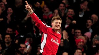 Бендтнер не играе и започна да буйства.