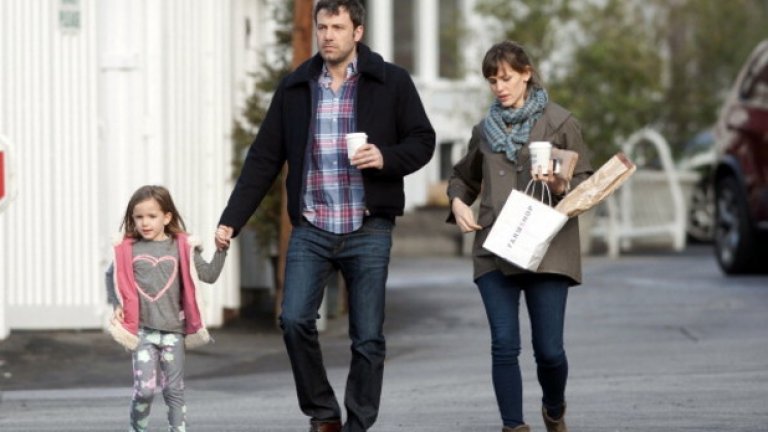 Той и съпругата му Дженифър Гарнър, с която се запознаха на снимачната площадка на „Пърл Харбър" през 2001 г., не живят заедно вече близо 2 години