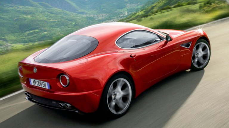 Alfa Romeo 8C Competizione
8C ми напомня на моделите на Alfa с каросерии от Zagato. Всички те имат допълнителни извивки и са прекрасни. Дебютът на 8C беше страхотен – много секси автомобил, органично красив. В него има някаква носталгична чистота на дизайна – нещо, което не съществува при съвременните автомобили.
