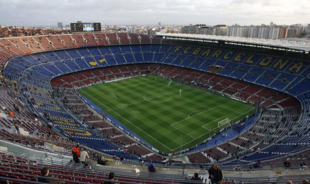 "Камп Ноу", Барселона 
Не е най-модерният стадион в Европа, нито пък с най-шумната и дива публика. Но когато 99 354 (максимален капацитет) изреват "Гоооол" към небето над Каталуния, усещаш, че си на специално място. Барса стана много популярен клуб по света в последните 20 години, но в собствената си провинция е религия. Стадионът се казва "Нашият лагер, нашият дом" на каталунски. Наистина - тук е центърът на културата на барселонизма. Музеят също е грандиозен. Място, което един фен трябва да види.