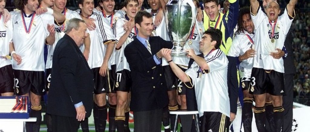 Реал Мадрид, 1999-2000 г.И пак Реал...
Още по-тежко положение в лигата, където Реал завърши пети. Единственият начин да остане в турнира на шампионите бе, като спечели трофея.
И го направи, елиминирайки Манчестър Юнайтед и Байерн по пътя към финала. Там съперник бе Валенсия, но Реал нямаше спиране - 3:0 в Париж.
