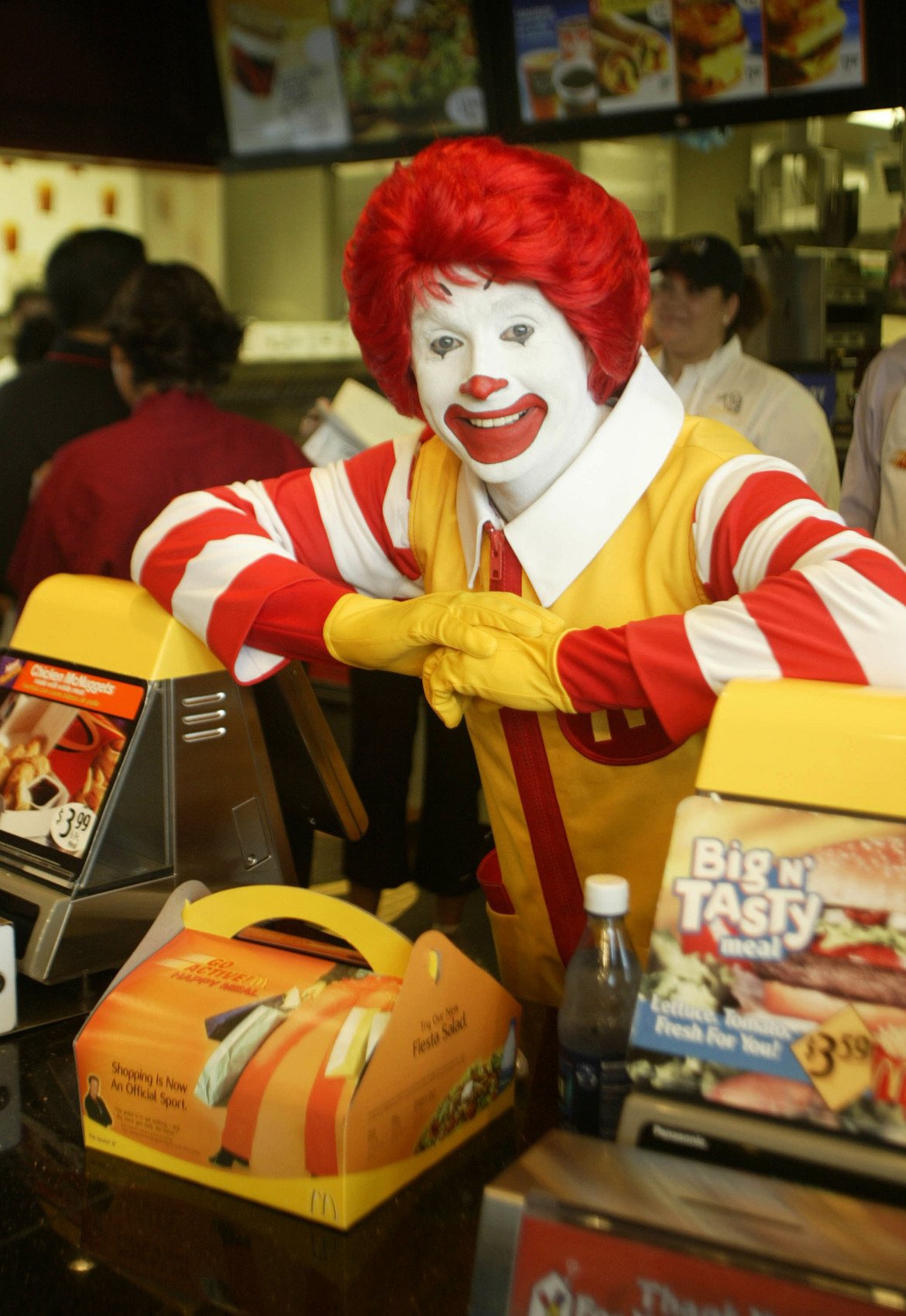 Клоунът Роналд МакДоналд става запазена марка на McDonald's през 1967-а. 