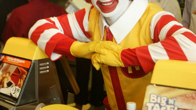 Клоунът Роналд МакДоналд става запазена марка на McDonald's през 1967-а. 