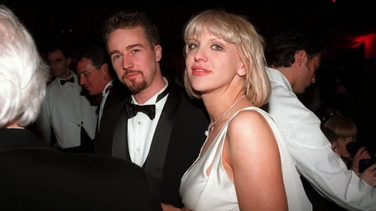 Едуард Нортън и Къртни Лав се срещат на снимките на филма "Народът срещу Лари Флинт". Връзката им продължава три години - от 1996 до 1999.