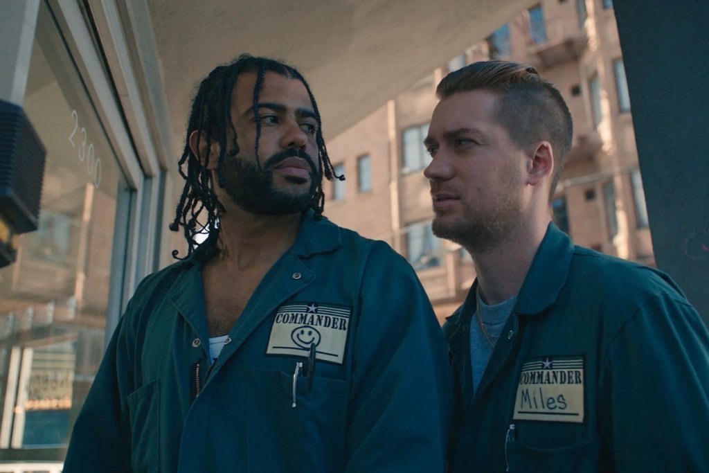 13. \"Blindspotting\" 
Rotten Tomatoes: 93% 
Дебютният филм на режисьора Карлос Лопес Естрада е много неща - анархия, комедия, сатира и драма. Но най-вече един дълбок и сериозен кинематографичен труд.