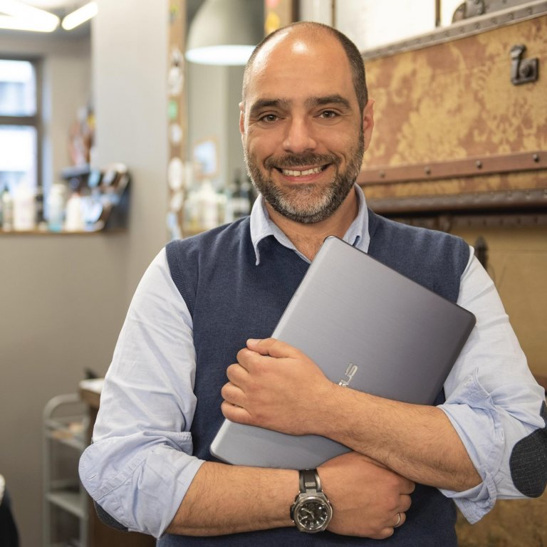 Кирил Николов - собственик на The Barber Shop - първата модерна мъжка бръснарица в София