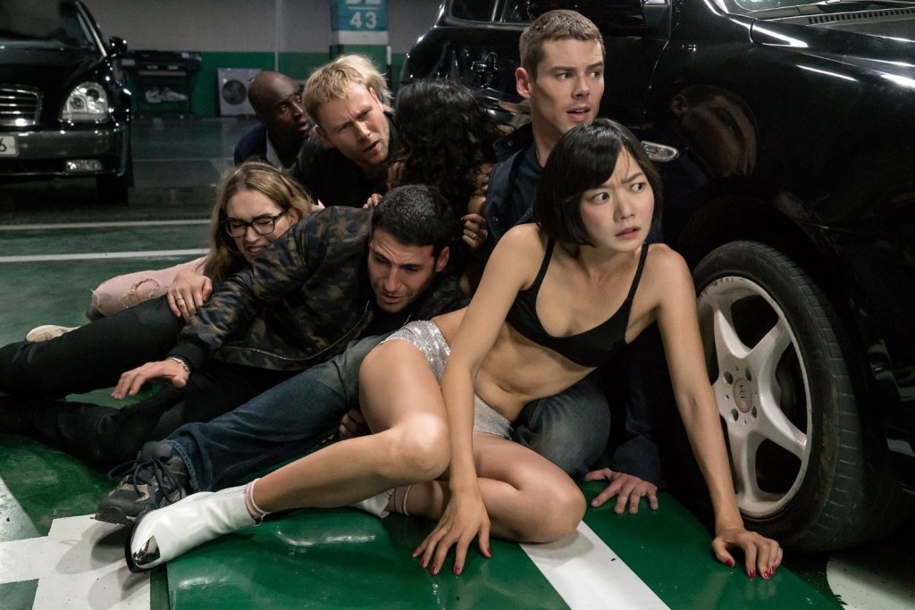 \"Sense8\"
Драматично, Netflix отказа да продължи шоуто. В него се разказва за група хора, които живеят на различни места по света и изведнъж се оказват свързани в мислите си. Те трябва да намерят как да оцелеят в свят, в който са преследвани като за