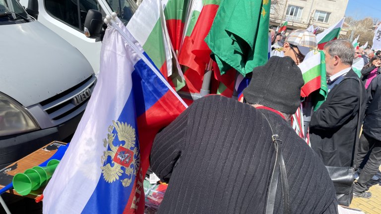 Протест на "Възраждане" пред НС: Искат неутралитет и оставка