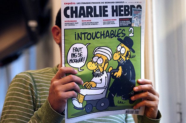 През 2011 г. списанието предизвика бум на пазара, след като излезе с корица - карикатура на мюсюлманин в инвалидна количка, бутана от евреин. Заглавието на творбата е "Untouchable 2", заигравка с популярен филм за парализиран богат, бял старец и чернокожия му слуга