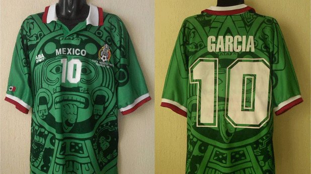 3. Мексико 1998
1998 определено не е най-успешната година за дизайнерите на футболни екипи. А изборът на Мексико е може би най-лошият. Комбинацията от зелено, бяло и червено може да е вълнуваща, но в дизайна на Umbro това не се беше получило.