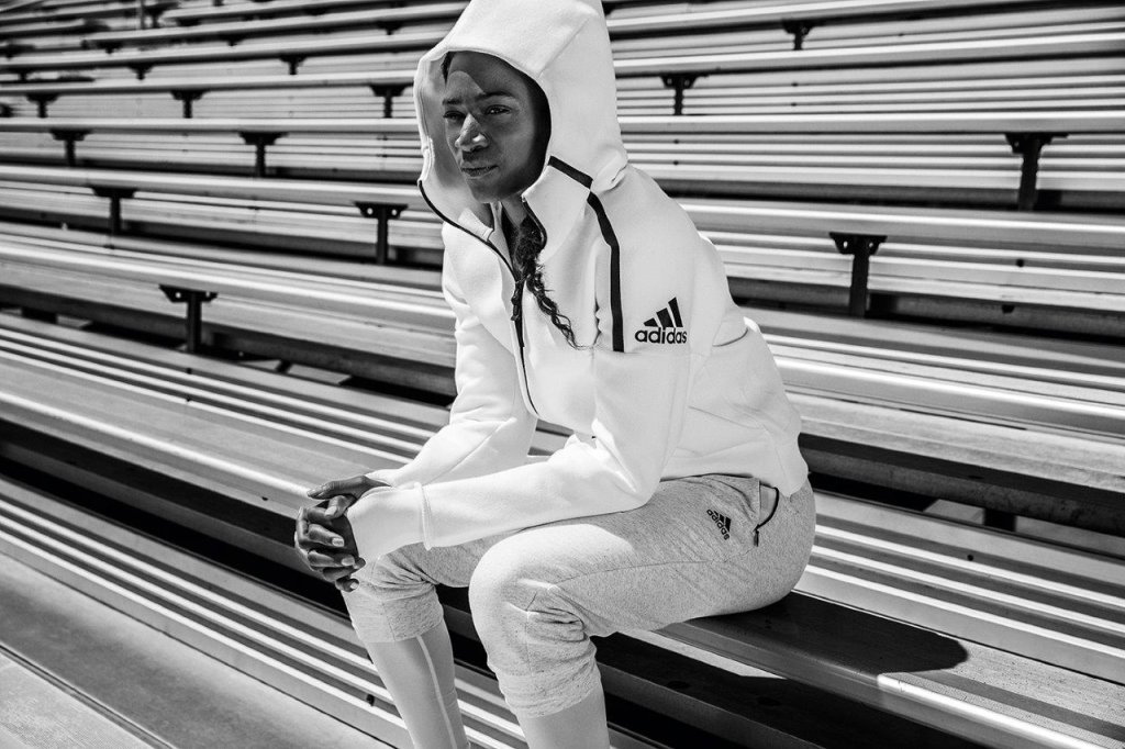 adidas Athletics помага преди или след състезание.