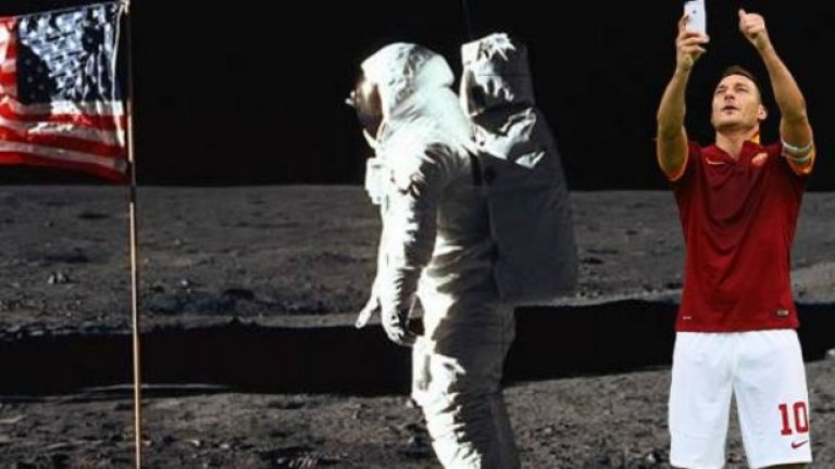 Стъпи на Луната край разхождащия се там Нийл Армстронг.