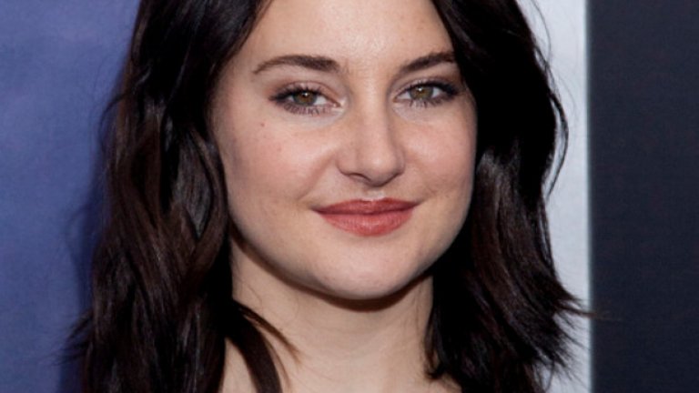 Шейлийн Удли
Звездата от "Дивергенти" изобщо не е фен на социалните мрежи. "Не съм технологичен човек, дори нямам смартфон. Някога имах Instagram и осъзнах, че постоянно го зяпам, когато чакам нещо. А след това разбрах, че пръстите ми треперят - и това на 22 години! Тогава реших, че е от постоянното скролване по екрана". Удли мисли, че социалните медии отнемат твърде много време и че има по-сериозни неща, за които си струва да се притесняваш.