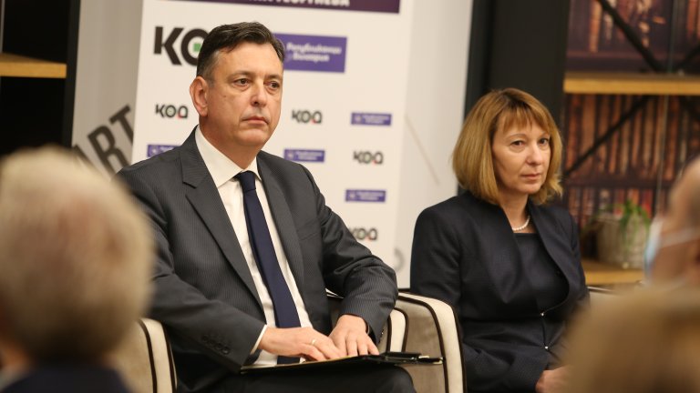Благоев е познат като журналист и телевизионен водещ на предаването "Вяра и общество" по БНТ