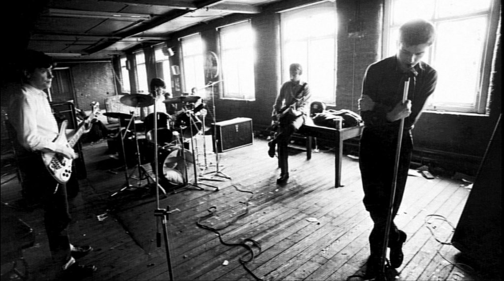 Joy Division - Isolation
Ако има група, която е идеална за слушане по време на изолация, това са Joy Division. Но това е положението - самотата ще спаси света!