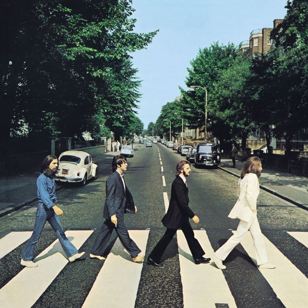 5. The Beatles, 'Abbey Road' (1969 г.)

"Беше един изпълнен с много щастие албум. Предполагам, че беше такава, защото всички мислеха, че ще е последния", разказва продуцента Джордж Мартин. Abbey Road е записан за два месеца през лятото на 1969 г., а в началото на същата година "Бийтълс" са пред разпад. Решени да се разпуснат така славно, както са влезли в света на музиката, те създават най-изпипания си албум.