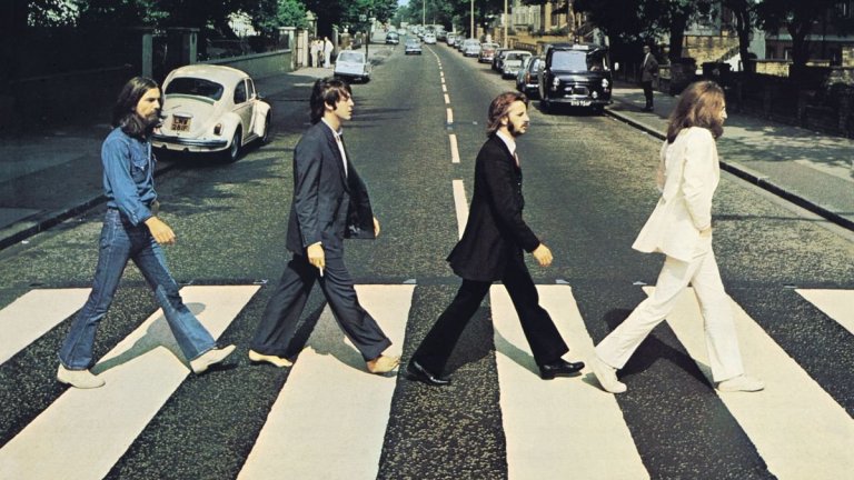 5. The Beatles, 'Abbey Road' (1969 г.)

"Беше един изпълнен с много щастие албум. Предполагам, че беше такава, защото всички мислеха, че ще е последния", разказва продуцента Джордж Мартин. Abbey Road е записан за два месеца през лятото на 1969 г., а в началото на същата година "Бийтълс" са пред разпад. Решени да се разпуснат така славно, както са влезли в света на музиката, те създават най-изпипания си албум.