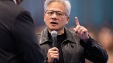 Дженсън Хуанг срещу AI скептиците - бизнесменът вижда по-голямата сигурност на изкуствения интелект в развитието му, а не в забавянето му.