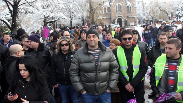 Протестиращите пожарникари и МВР на различни полюси