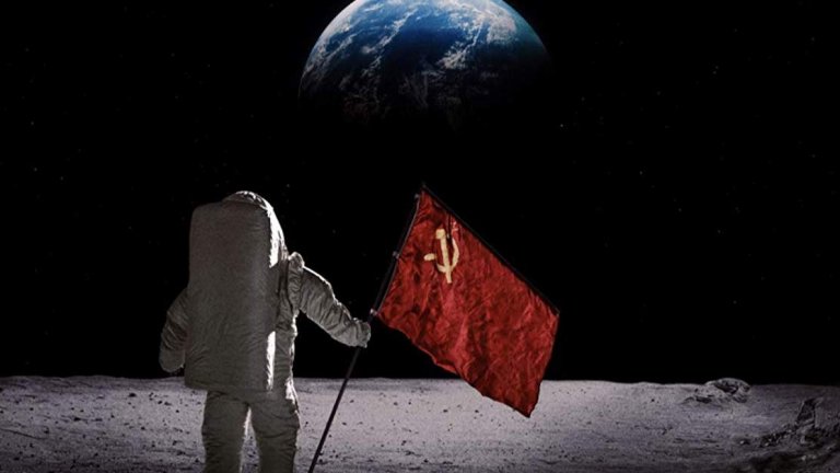 For All Mankind
Немислимото се случи - руснаците кацнаха първи на Луната. Какво означава обаче това за американската космическа програма? И как тя ще продължи нататък? Сериалът на Apple TV+ разглежда идеята за космическата надпревара през очите на американците, след като вече са загубили първите си крачки на Луната. Сериалът предлага комбинация от героизъм и драма, на фона на мрачни времена.