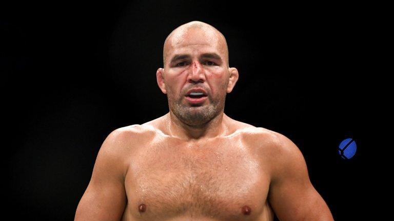 Напиваше се всяка вечер и рискува живота си, за да влезе нелегално в САЩ, но на 42 вече е пример и шампион в UFC