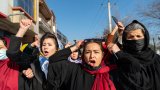 Гневът на афганистанките, след като талибаните им забраниха да ходят в университети или да работят в НПО-та