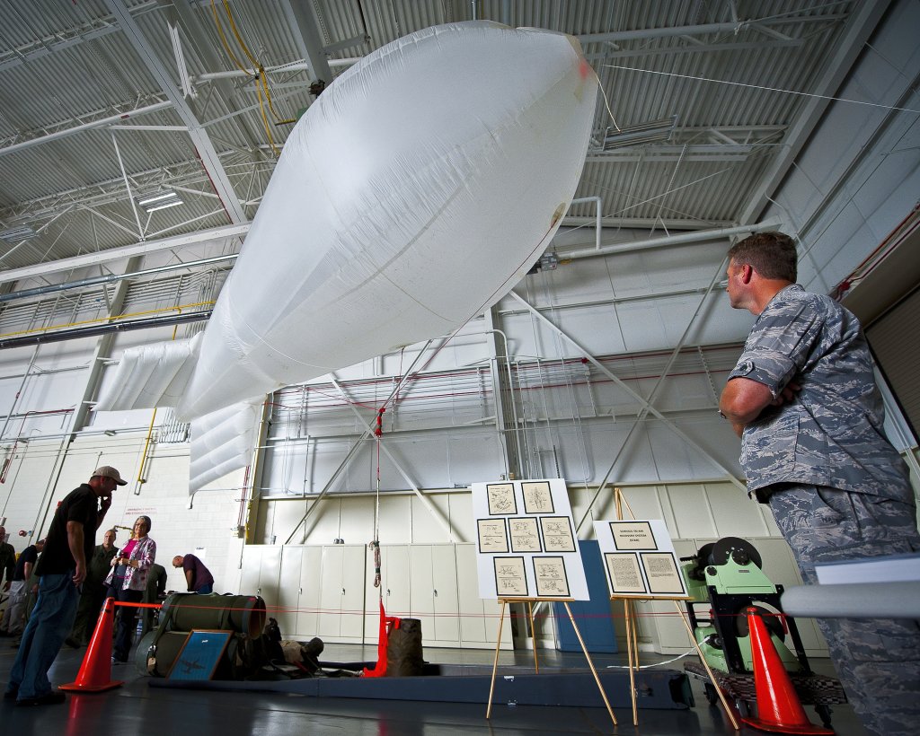 Fulton_Surface_to_Air_Recovery_System_-_balloon