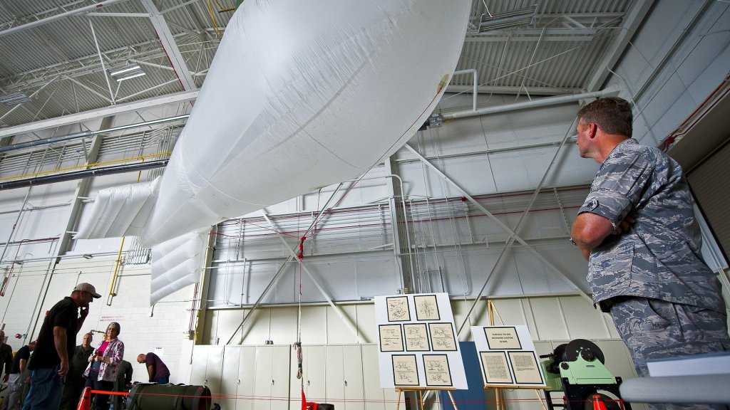 Fulton_Surface_to_Air_Recovery_System_-_balloon