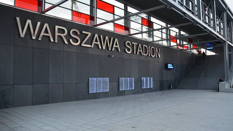 Полша превръща националния си стадион в болница заради COVID-19