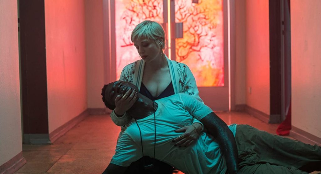 "Берлин, Александерплац" / Berlin Alexanderplatz Определят романа на Алфред Дьоблин като "един от най-добрите на 20. век". Макар да е излязъл през далечната 1929 г., темата му днес е повече от наболяла. Филмът (режисиран от Бурхан Курбани) гледа към възхода и падението на Франсис - бежанец от Западна Африка, който се опитва да бъде добър човек, докато изкарва прехраната си в богата държава, задушаваща стремежите му.  Скоро Франсис е принуден да се обърне към дилъра на наркотици Райнхолд, който му предлага изход от нещастието, но вместо това той става част от подземния свят на германската столица.