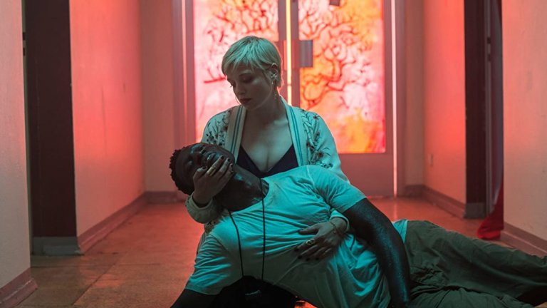 "Берлин, Александерплац" / Berlin Alexanderplatz Определят романа на Алфред Дьоблин като "един от най-добрите на 20. век". Макар да е излязъл през далечната 1929 г., темата му днес е повече от наболяла. Филмът (режисиран от Бурхан Курбани) гледа към възхода и падението на Франсис - бежанец от Западна Африка, който се опитва да бъде добър човек, докато изкарва прехраната си в богата държава, задушаваща стремежите му.  Скоро Франсис е принуден да се обърне към дилъра на наркотици Райнхолд, който му предлага изход от нещастието, но вместо това той става част от подземния свят на германската столица.