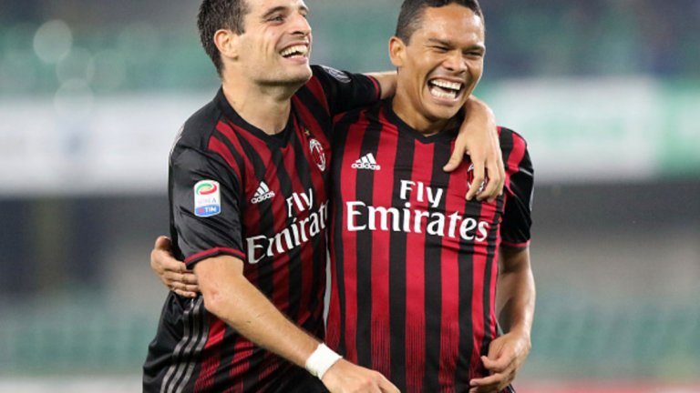 Карлос Бака засега остава в състава. 30-годишният колумбиец обаче най-вероятно ще бъде продаден. Джакомо Бонавентура беше един от най-добрите за Милан през миналия сезон и ще бъде интересно на каква позиция ще играе. Със сигурност, остава в плановете на Монтела. Ако все пак Милан играе в схема със само един централен нападател, мястото на Бонавентура в стартовата 11-орка е почти 100-процентово.