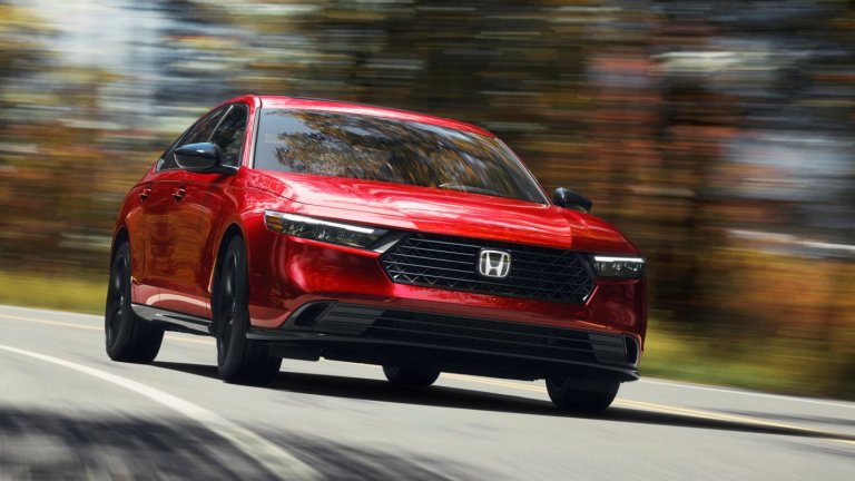 Honda Accord 2023 е стилен, удобен и вече ще се предлага и като хибрид