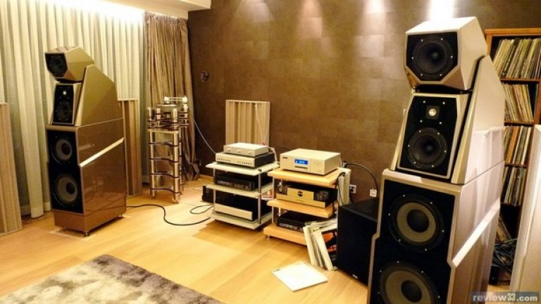 Wilson Audio  имат сравнително малко на брой модели, по-големите стряскат с външния си вид