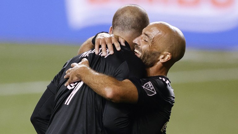 Братята Игуаин за първи път вкараха в един и същи мач. Ден по-късно смъртта на майка им почерни семейството