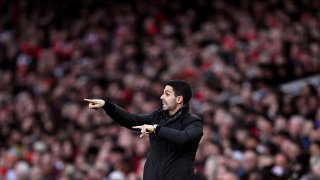 Гари Невил очаква трудни 10 седмици за Арсенал