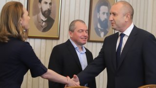 От партията на Слави Трифонов поискаха президентът да разсекрети разговорите от КСНС за Северна Македония